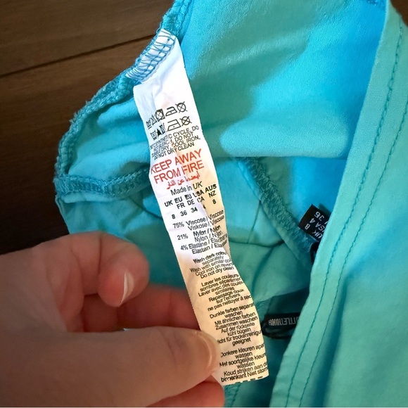 PrettyLittleThing Turquoise Strapless Top - Picture 4 of 4